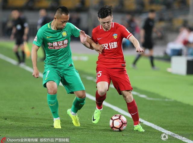 阿努诺比本赛季代表猛龙出战了27场常规赛，场均可以得到15.1分3.9篮板2.6助攻1.0抢断，三分命中率37.4%。